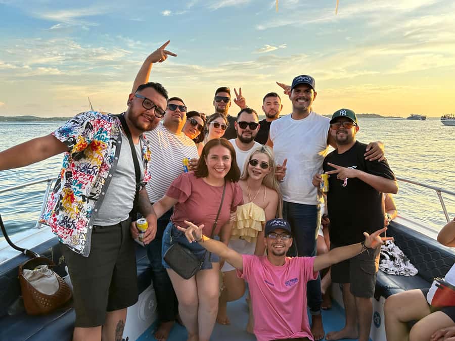 2-hour tour in Cartagena Sunset View in party boat - Cartagena Sunset Party Boat: Key Points