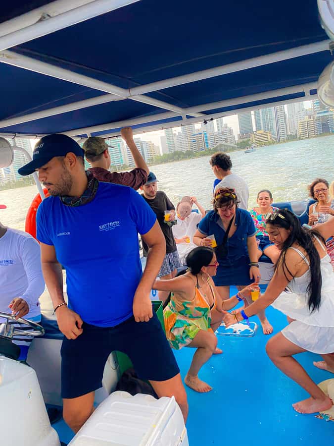 2-hour tour in Cartagena Sunset View in party boat - What the Reviews Reveal About Value
