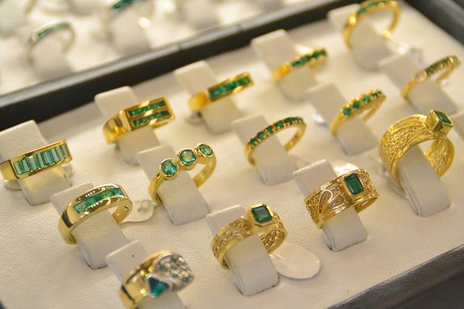 4-hour Comprehensive Private Emerald Tour in Bogota - What the guide adds to the visit