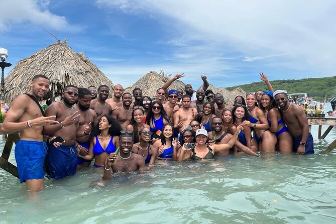 5 Islands VIP Escape : Snorkeling, Private Lunch & Open Bar - Isla Grande snorkeling and the sunken plane