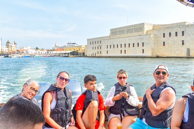 A whole day to the 5 Rosario Islands with snorkeling and plankton - Cholón, music, boats, and unexpected prices
