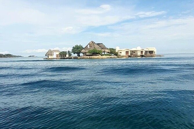 A whole day to the 5 Rosario Islands with snorkeling and plankton - Playa Blanca supplies lunch and the afternoon wait