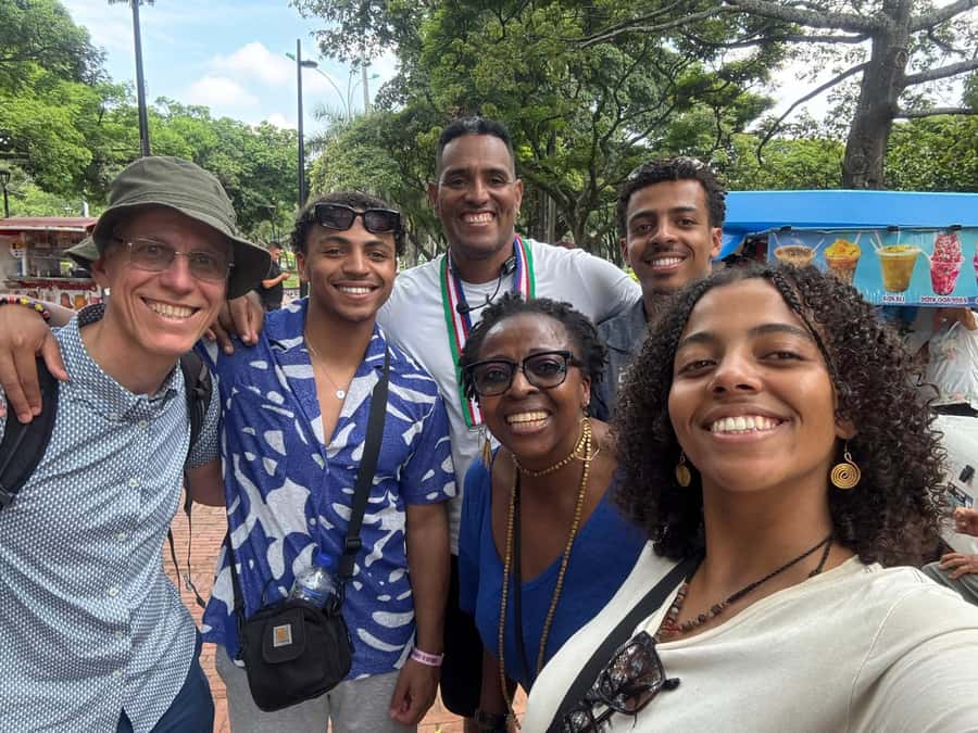 Afro Walking Tour. The colors of Cali. - Meeting Andrés at the Subway