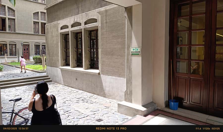 Anti tour Medellin - El Hueco: commerce without a polished script