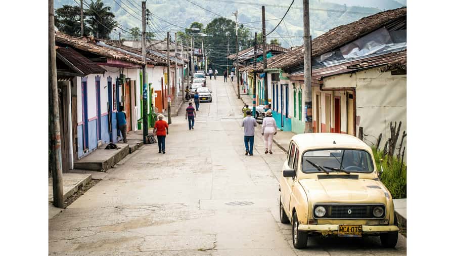 Antioquia’s Villages: El Retiro, La Ceja, and More - La Ceja: parks, flowers, and an easy pause