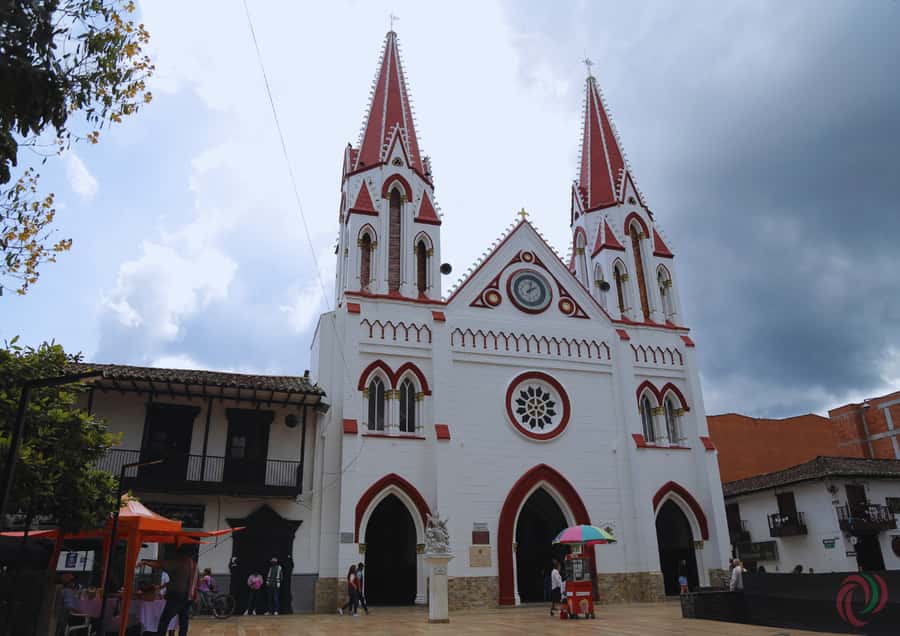 Antioquia’s Villages: El Retiro, La Ceja, and More - El Carmen de Viboral: the stop for painted ceramics