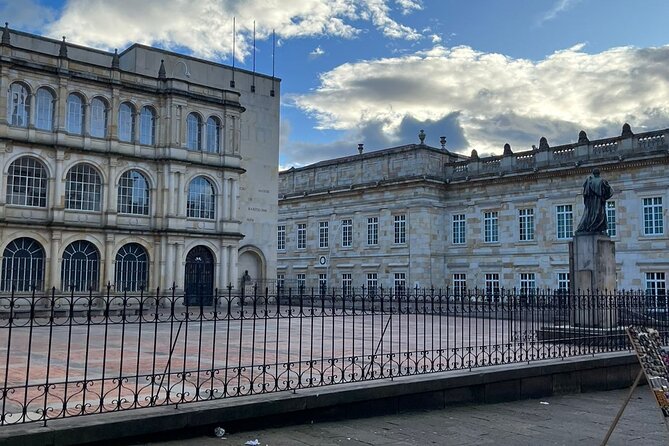Armed Conflict and Violence Tour in Bogotá, Colombia - Cartels at the Banco de la República museums
