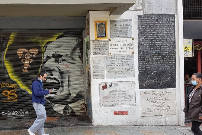 Armed Conflict and Violence Tour in Bogotá, Colombia - The former presidential palace and Colombia’s government