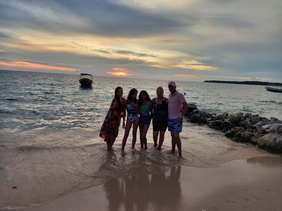 Barú: Sunset on the beach + bioluminescense plankton - Coconut rice, fried fish, and the island lunch