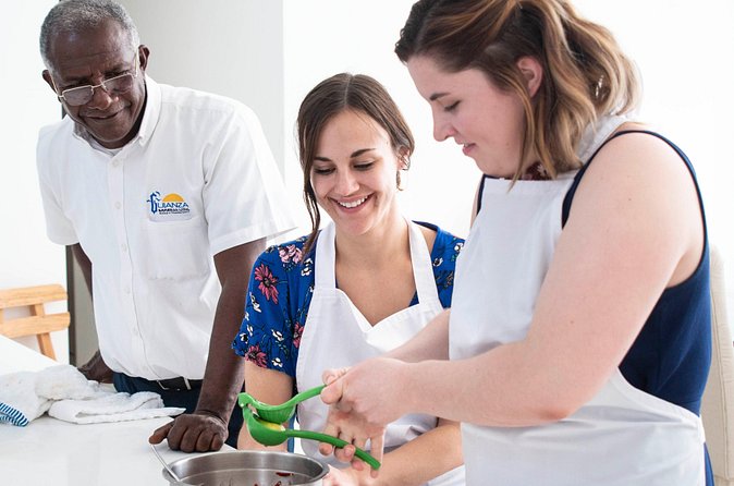Bazurto Popular Market and Cooking Classes - The lunch: seafood, coconut rice, and Caribbean staples