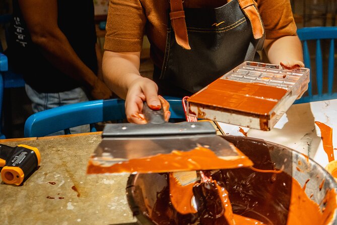Bean to Bar Chocolate Making Experience - by Lunático Experience - Comparing single-origin Colombian chocolates