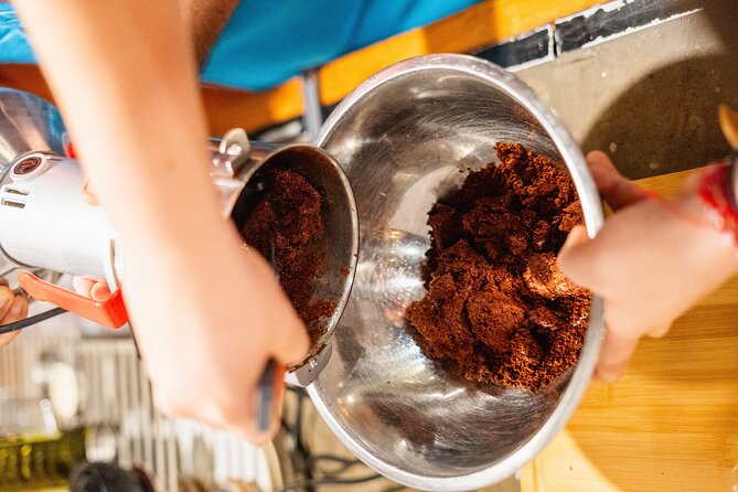 Bean to Bar Chocolate Making Experience - by Lunático Experience - Red and white wine pairings