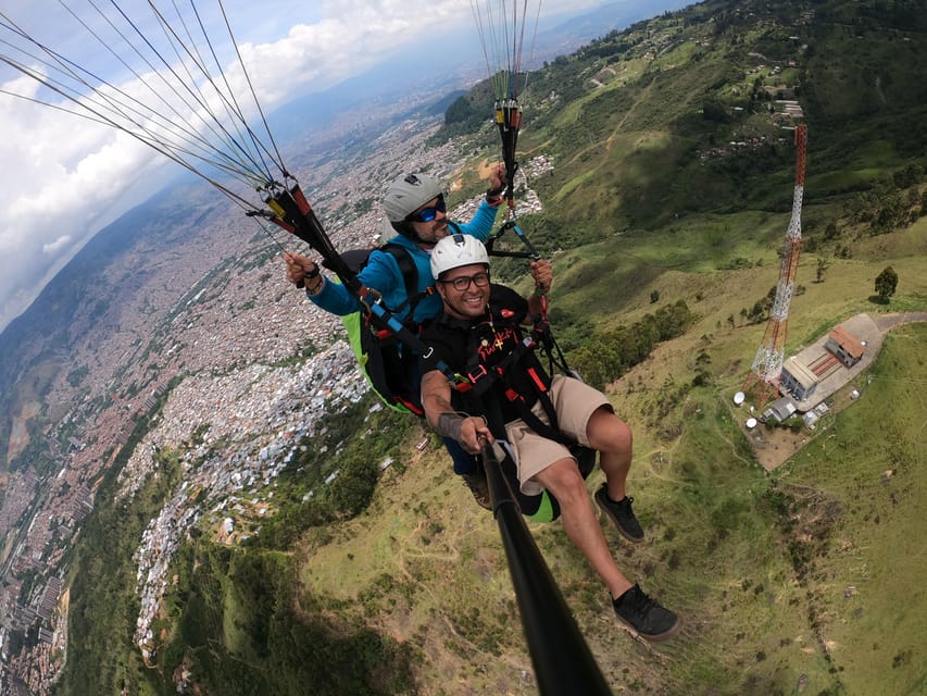 Bello: Paragliding in Medellín - What to Wear and Eat Beforehand