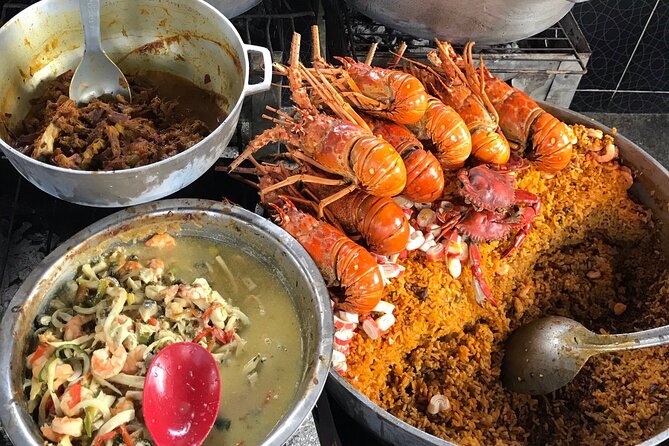 BICYCLE TOUR AND LUNCH AT ANTHONY BOURDAIN'S FAVORITE SPOT - Barrio Chino and the city beyond the tourist map