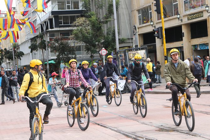 Bike Tour in La Candelaria Bogotá - Guides, language, and group rhythm
