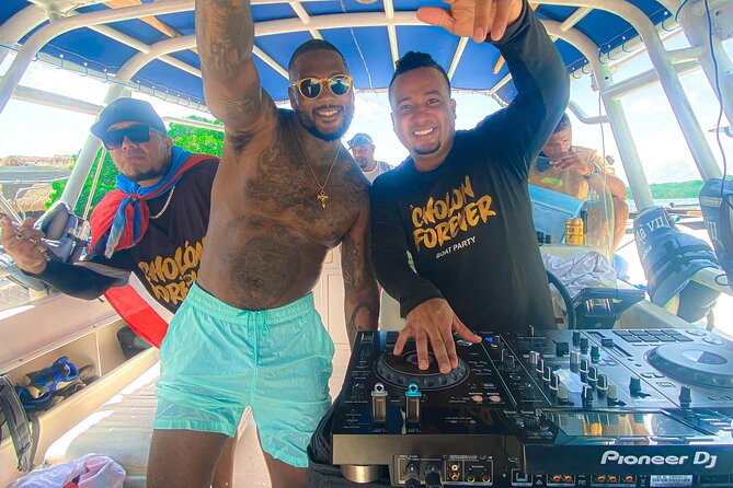 Boat Party on Cholón Island - Four hours at Cholón Island