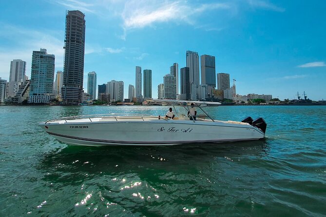 Boat rental for the Rosario Islands up to 15 people. - Why a private Rosario Islands boat makes sense