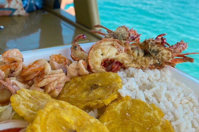 Boat rental for the Rosario Islands up to 15 people. - Snorkeling, swimming, and photo time