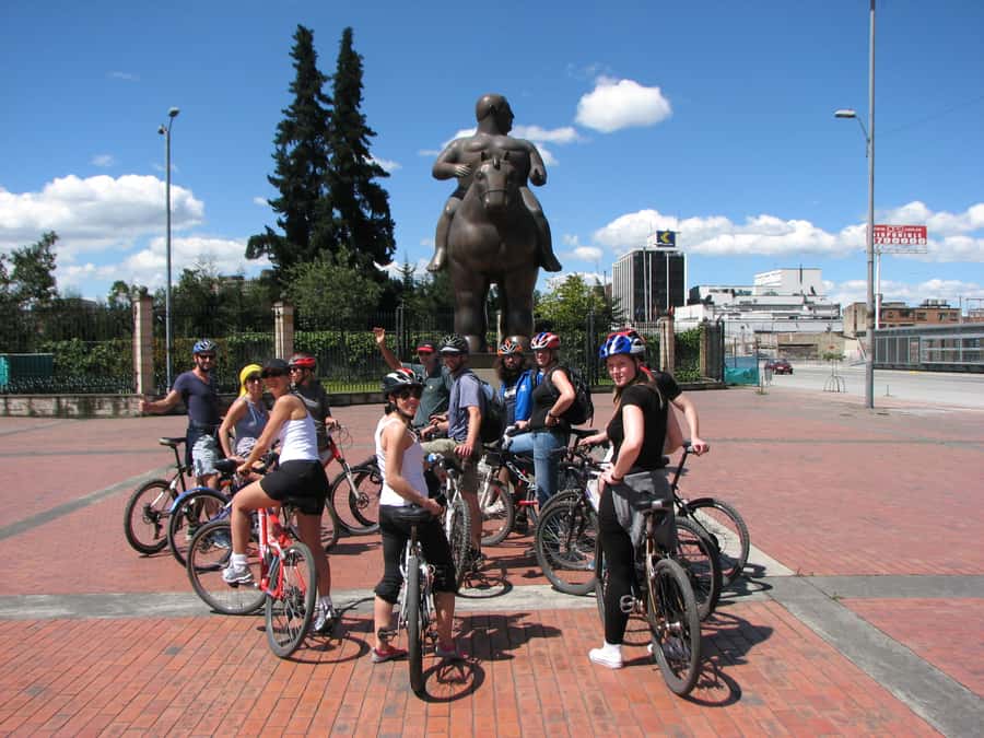 Bogota: Bicycle City Tour - The fruit market: the tour’s best taste of Bogotá