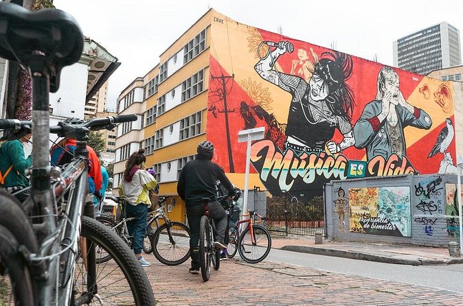 Bogotá Bike Tour with street art - Bikes, pace, and what the ride feels like
