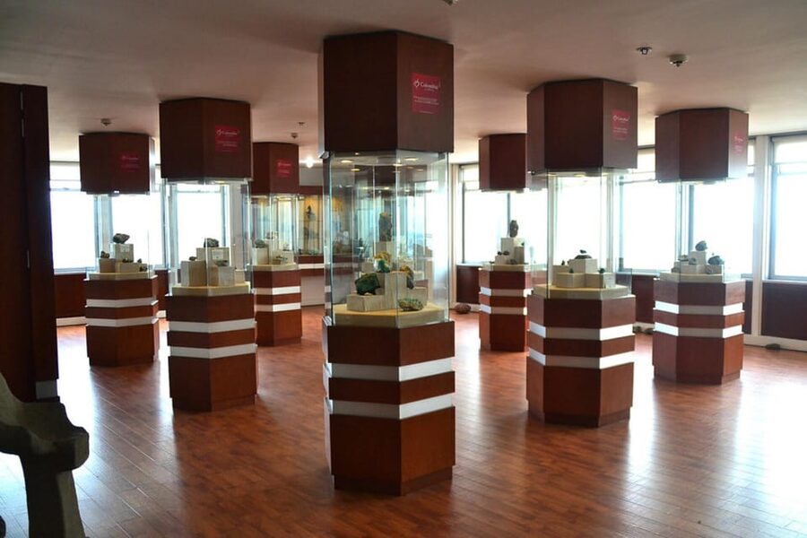 Bogotá: City tour Monserrate, emerald and gold museum & more - The Gold Museum and the Muisca raft