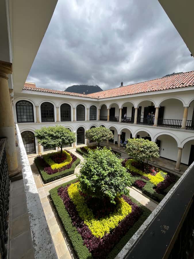 Bogotá: City Tour, Monserrate, Gold Museum, Plaza de Bolivar - Walking La Candelaria and Chorro de Quevedo