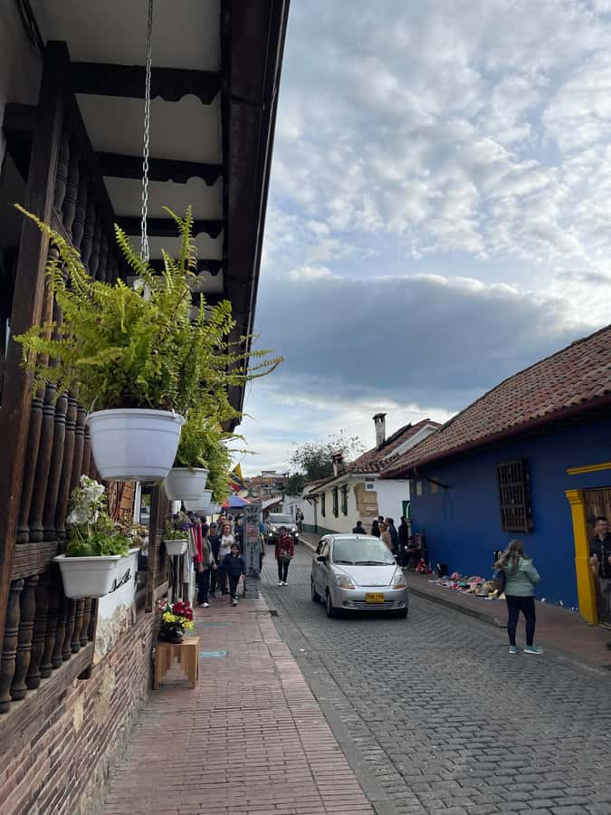 Bogotá: City Tour, Monserrate, Gold Museum, Plaza de Bolivar - The guides make the difference