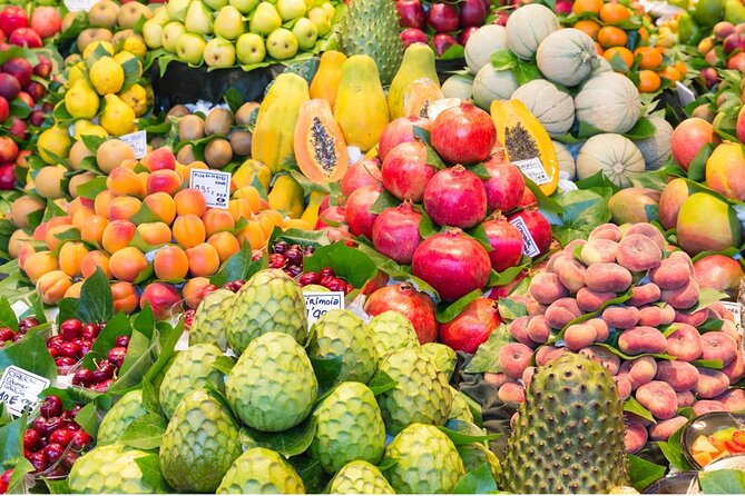 Bogota city tour private, flexible and exclusive, up to 6 travelers - A taste of Colombian food near the cathedral