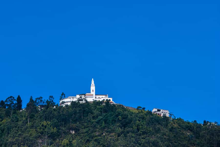 Bogotá: City Tour with Monserrate Hill, transfers and guide - Starting at Plaza de Bolívar