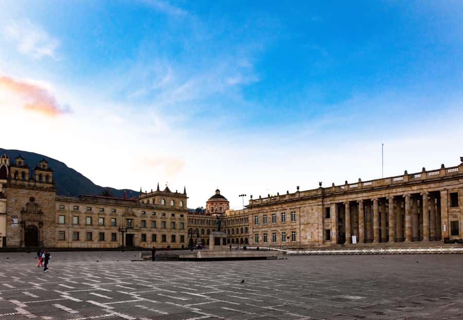 Bogotá: City Tour with Monserrate Hill, transfers and guide - Why the transport matters in Bogotá