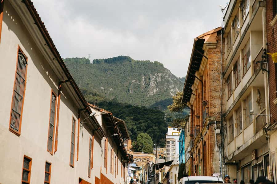 Bogotá: Express Tour with Private Guide and Transportation - Guide quality and language choices