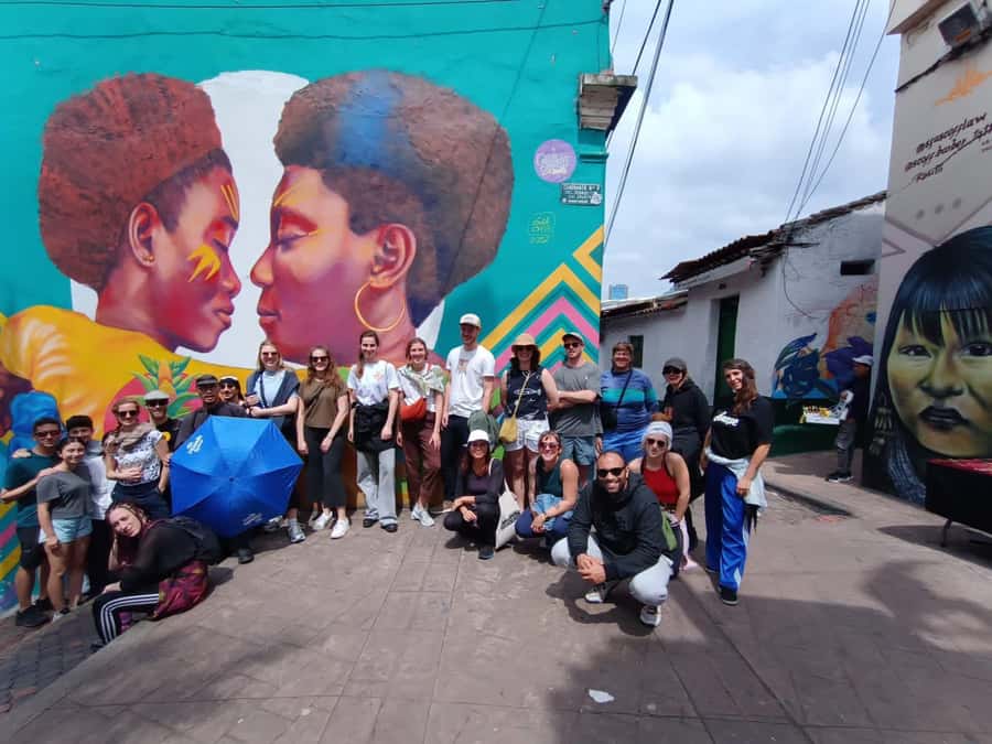 Bogotá: Graffiti Tour el mejor recorrido de arte urbano - Key points at a glance