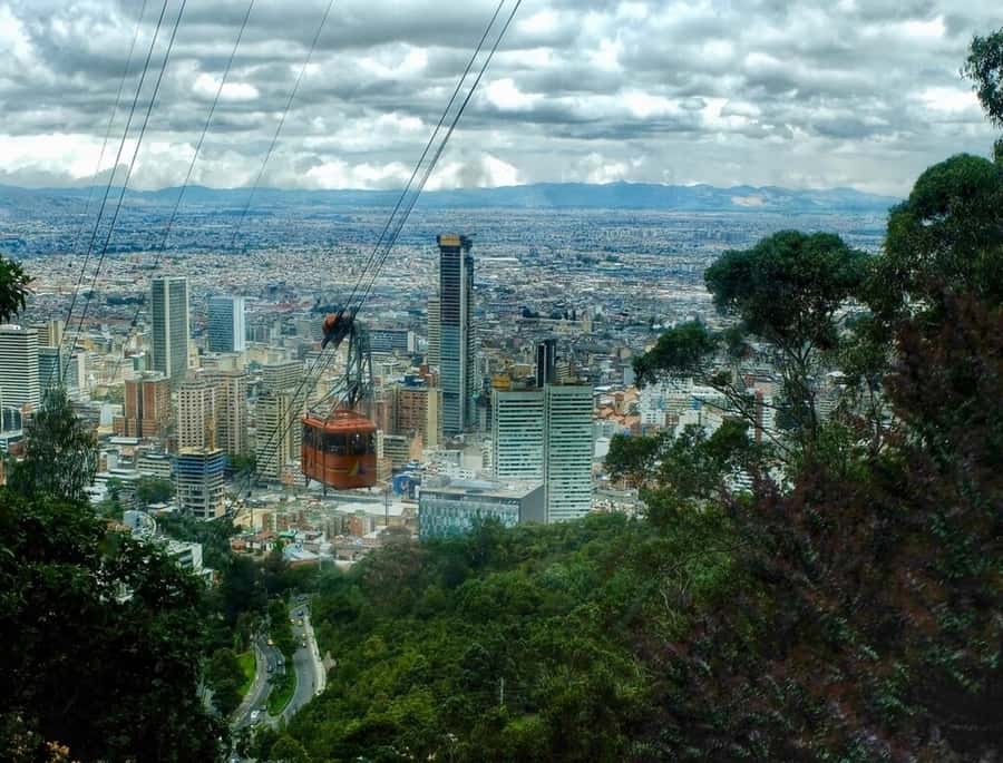 Bogotá: Grand City Tour with Monserrate, Usaquén and Lunch - Gold Museum and Parque Santander
