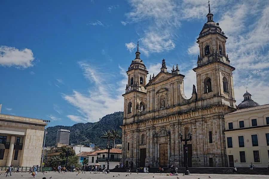 Bogotá: Guided La Candelaria Walking Tour - Key points to know before booking