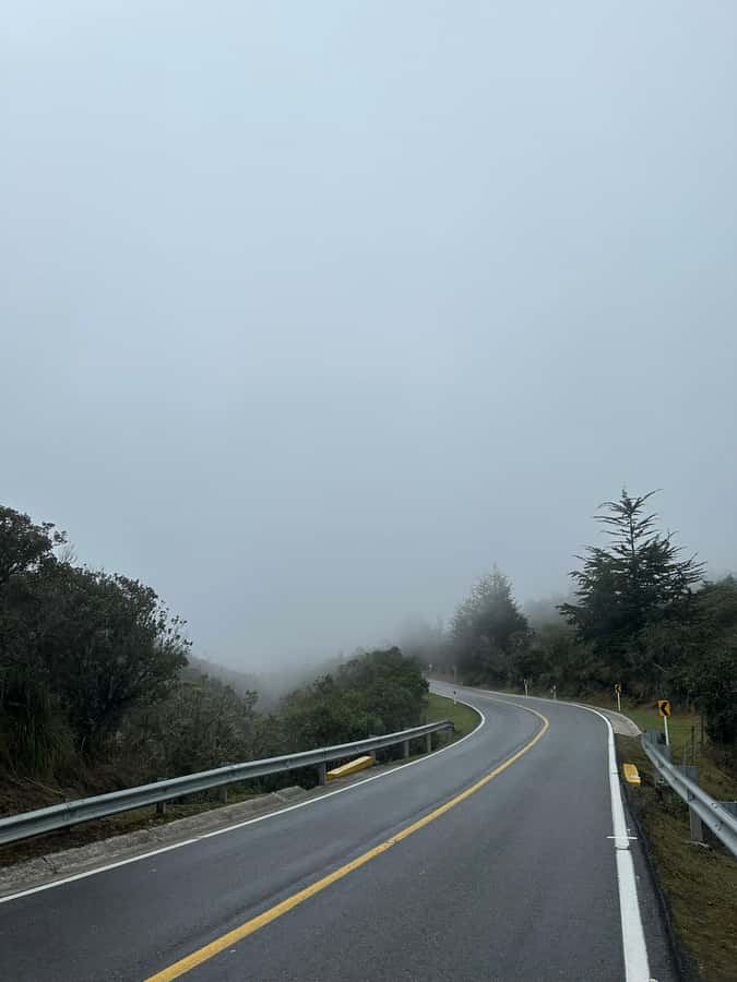 Bogota: Hike to La Chorrera Waterfall, El Chiflón and Guadalupe Hill - Returning to Bogota by way of Guadalupe Hill