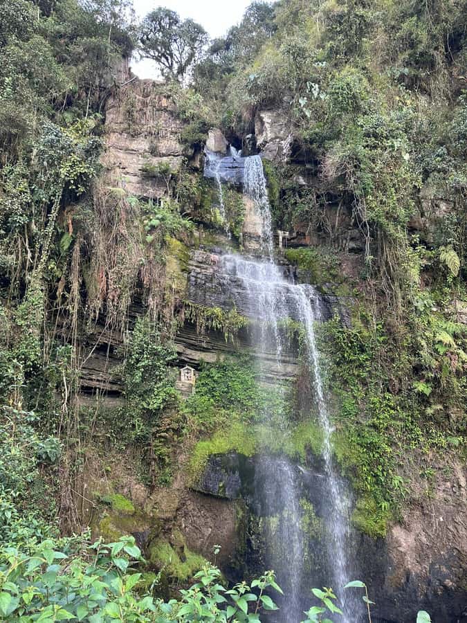 Bogota: Hike to La Chorrera Waterfall, El Chiflón and Guadalupe Hill - El Chiflón: a short walk behind the water