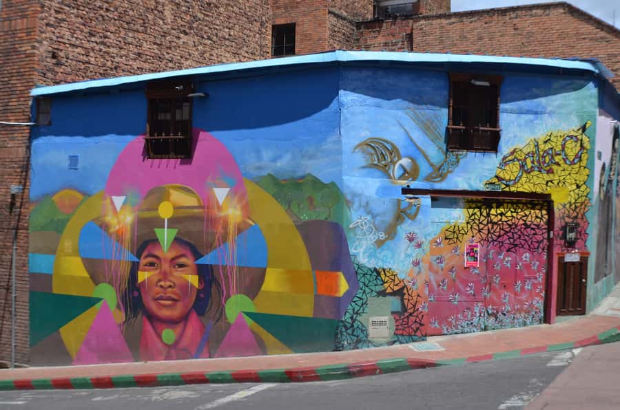 Bogotá: La Candelaria Graffiti & Urban Art Guided Tour - Walking through La Candelaria for about an hour