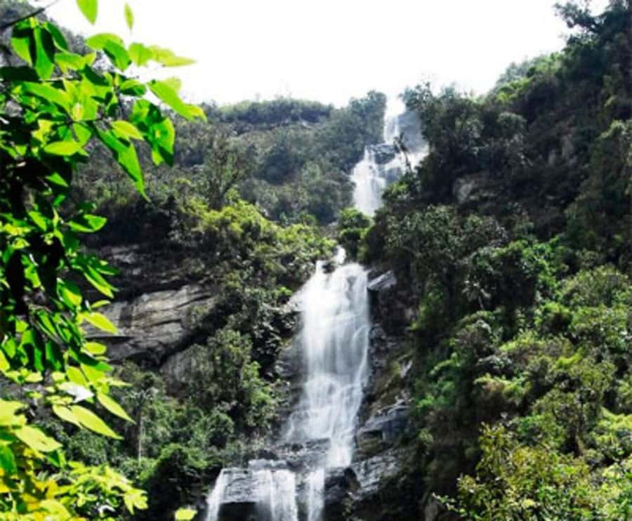 Bogota: La Chorrera Waterfall Guided Hike and Guadalupe Hill - El Chiflón brings the first waterfall reward