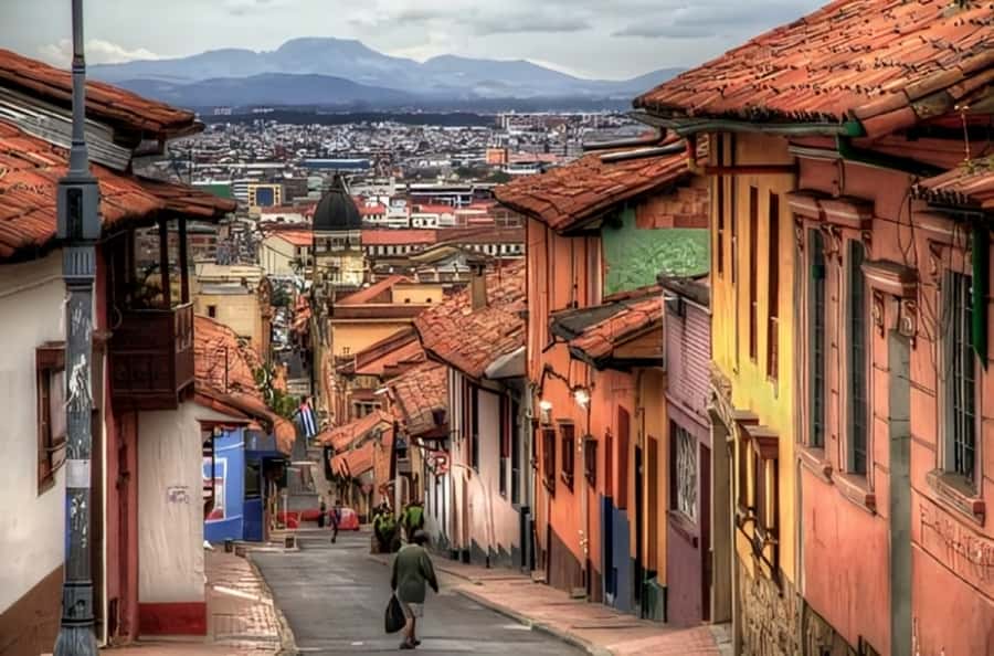Bogota : Must-See Sites Walking Tour With a Guide - Trying chicha in a local bar