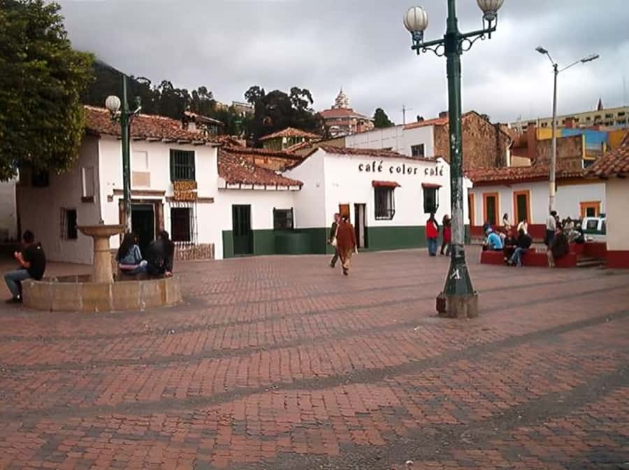 Bogota : Must-See Sites Walking Tour With a Guide - Sampling fruit at a local market
