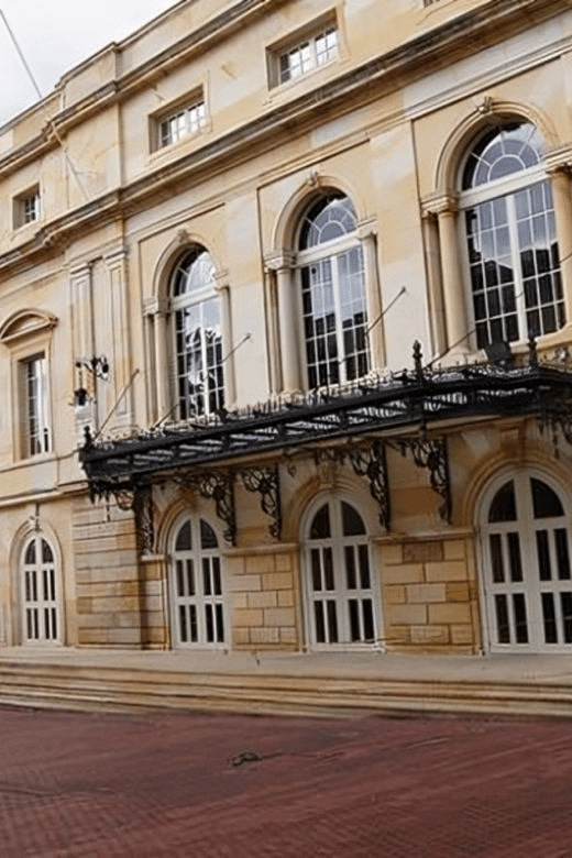 Bogota : Must-See Sites Walking Tour With a Guide - What the private format really adds