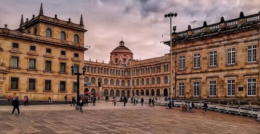 Bogota : Must-See Sites Walking Tour With a Guide - Walking through La Candelaria’s old streets