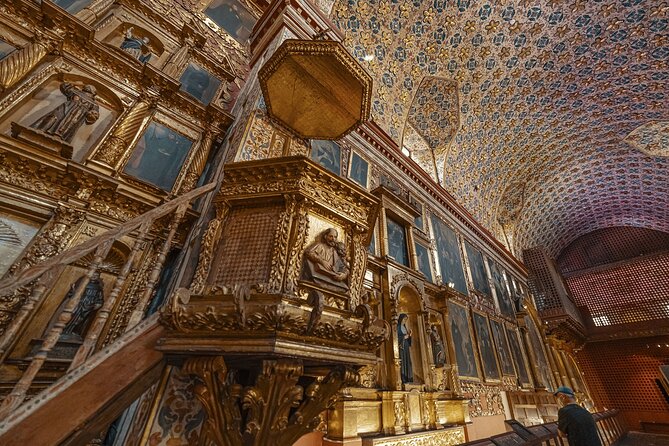 Bogotá Old Town with Gold Museum and Botero Museum - The guides and drivers shape the day