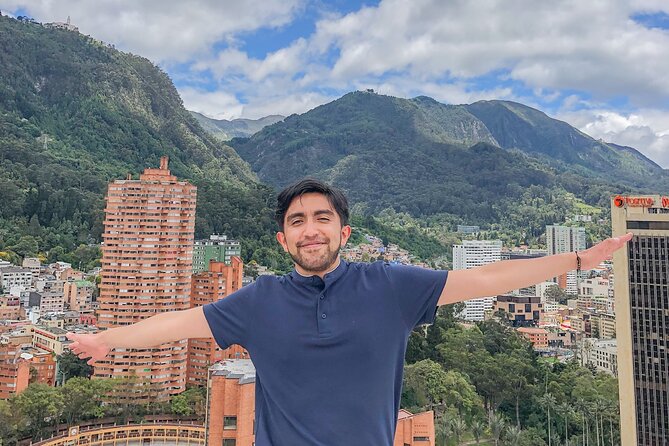 Bogota: Panoramic tour with Sky-High Picnic &Certified Tour Guide - Starting at Parque Bicentenario and Parque de la Independencia