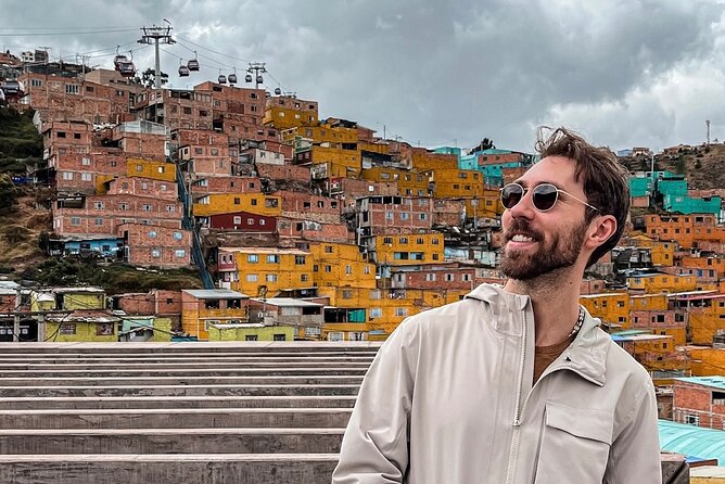 Bogota: Panoramic tour with Sky-High Picnic &Certified Tour Guide - Learning how Bogotá expanded from above