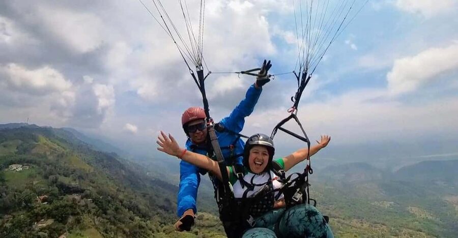 Bogota: Paragliding Flight Ticket in Guatavita - Languages and the level of support