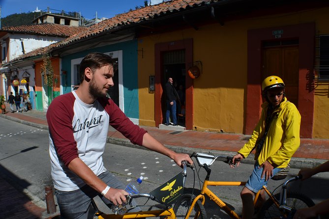 Bogotá Private Bike Tour with Transportation - The guides make the difference