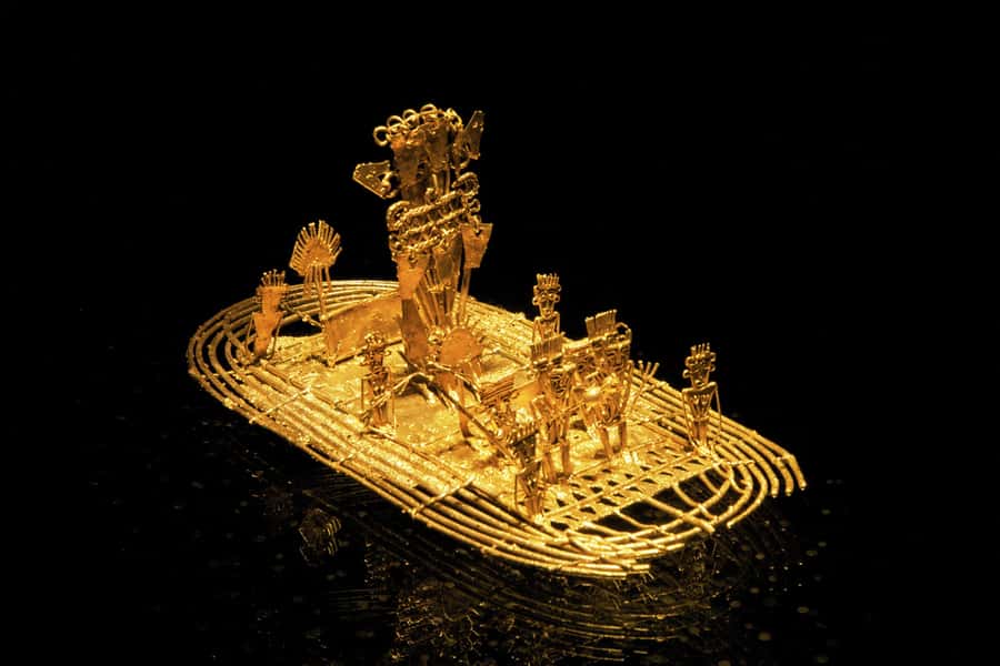 Bogotá: Private Candelaria Walking Tour and Gold Museum - Inside the Gold Museum’s 34,000-piece collection
