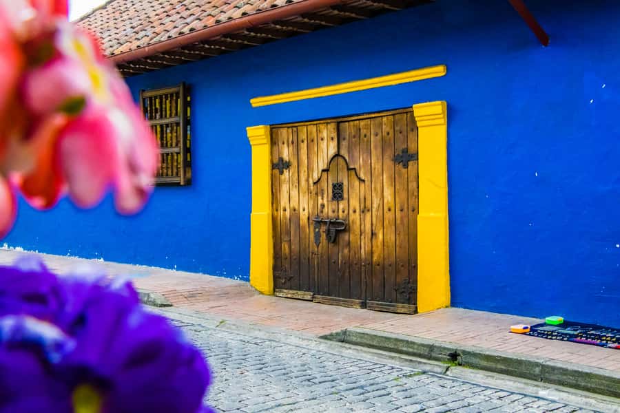 Bogotá: Private Candelaria Walking Tour with Gold Museum - Two hours through La Candelaria