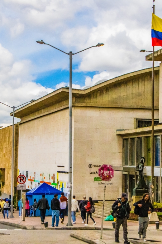 Bogotá: Private Candelaria Walking Tour with Gold Museum - The snack stop and local advice